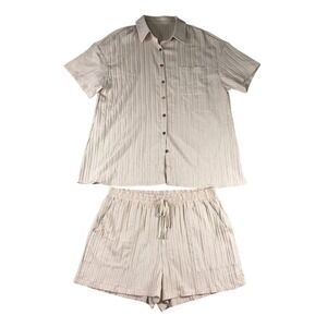 Women‎ 2 Pc Set 2XL Shorts and Button Up Shirt Relaxed Textured Vacation Resort
